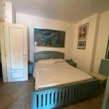 Domus De Mari
